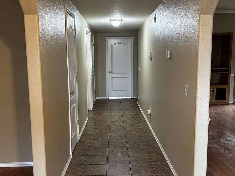 104 Cheyenne Ln — Photo 5