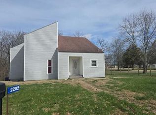 2202 Ross Ln, Centralia, IL 62801