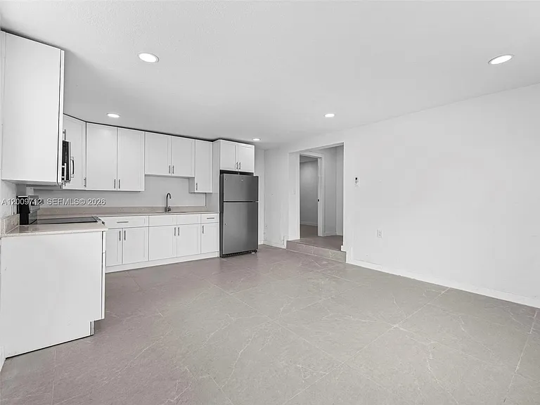1368 W 29th St #2 — Photo 9