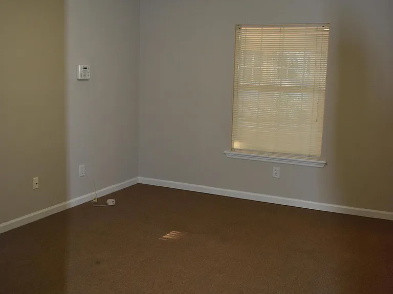 710 Legacy Ct — Photo 9