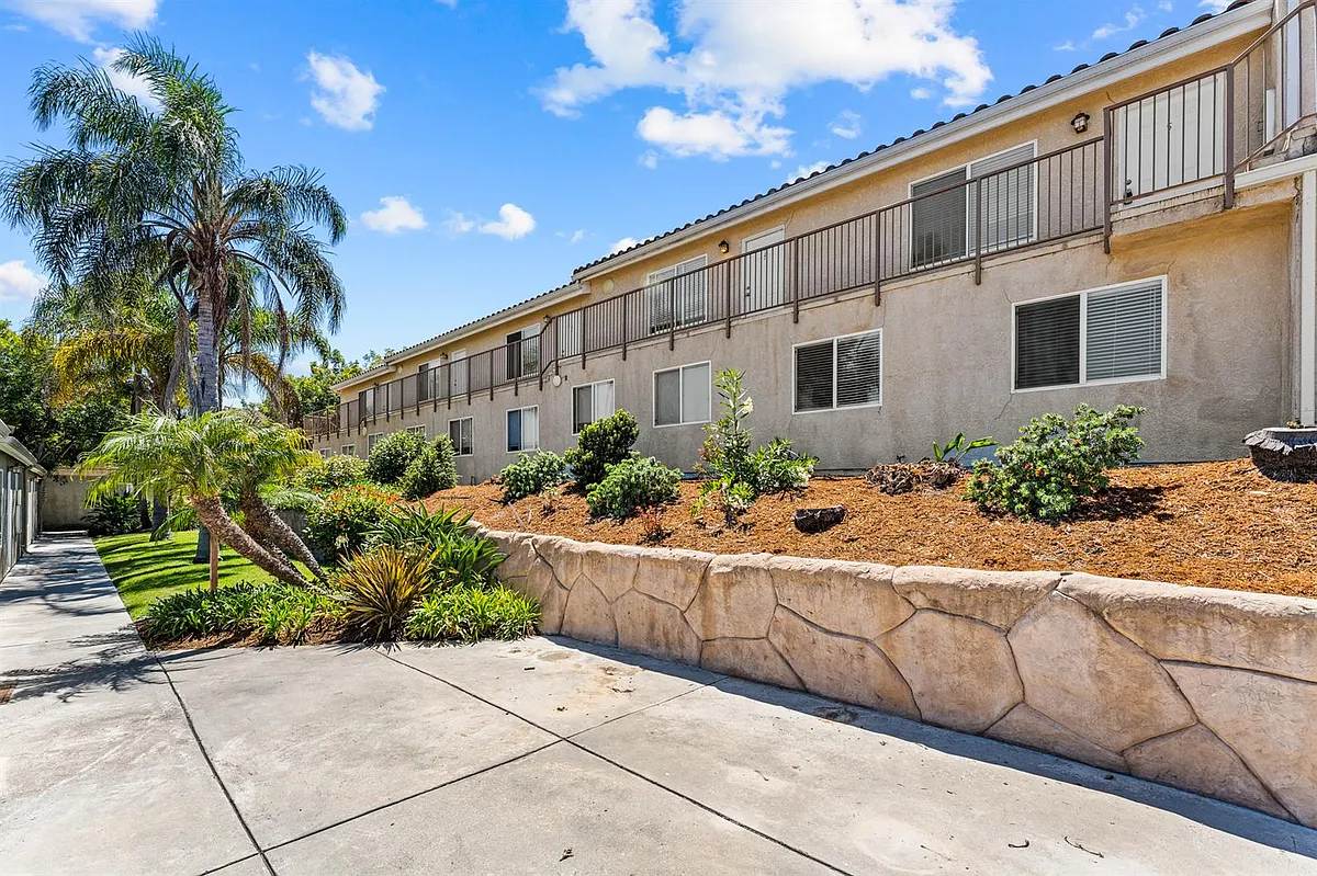 Building Photo - Greenbrier Apartments