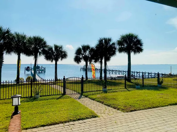 6735 Tidewater Dr, Navarre, FL 32566