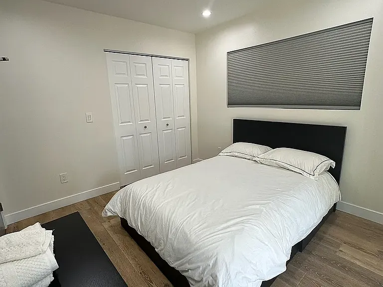 11545 Amestoy Ave — Photo 14