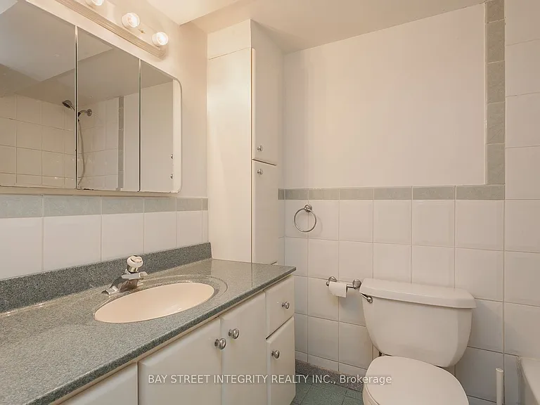 261 Markham St #B — Photo 7