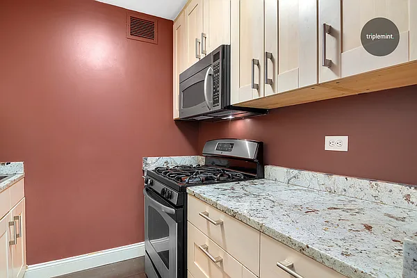 Sold by Triplemint | media 9