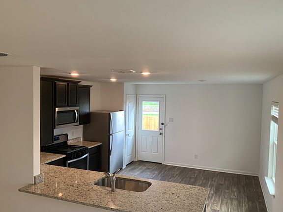 4th image of 4015 Trail De Paris