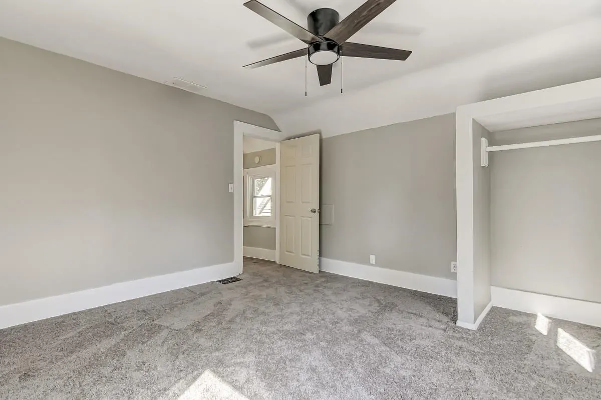 3 bed, $1,300 — Photo 3