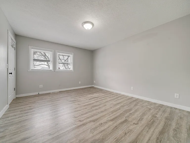 112 Liverpool Dr SE — Photo 21