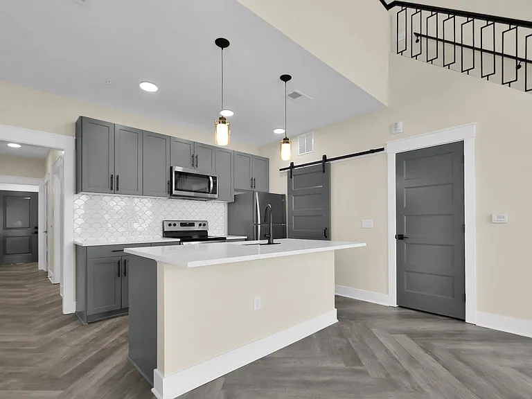 Beautiful luxury apartments available close to downtown! — Photo 8