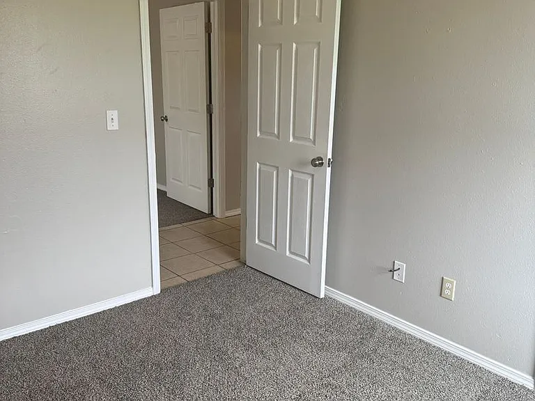 111-113 Cherokee — Photo 29