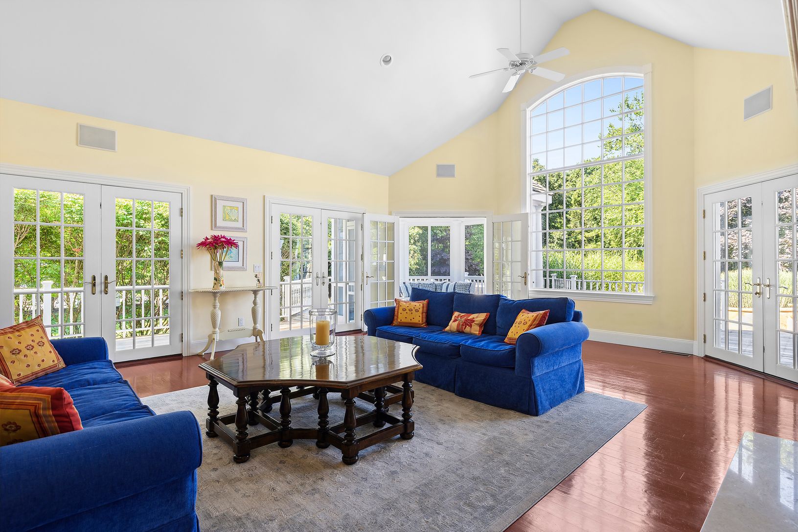  Living Area with Lots of Light