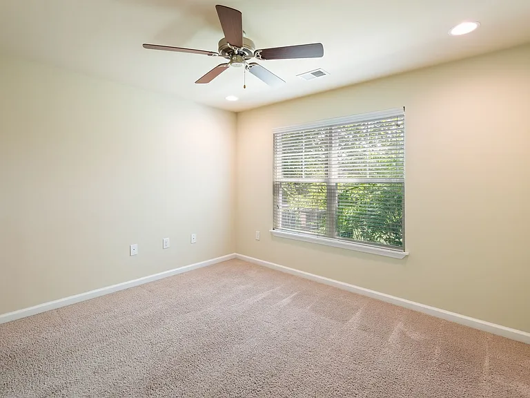 1810 Candlewood Ct #102 — Photo 20