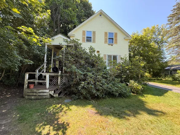 20 Middle Avenue, Mexico, ME 04257