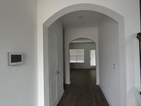 3rd image of 122 Brockway Dr
