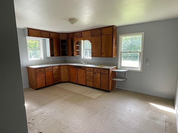 3rd image of 66 W Woodrow Rd