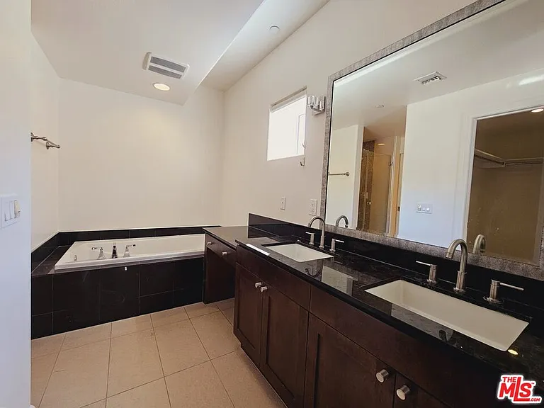 311 S Gramercy Pl #201 — Photo 6