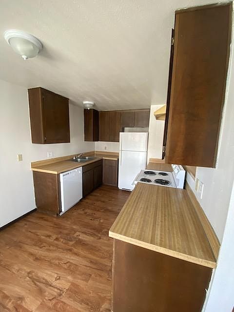 1st image of 621 7th St #12