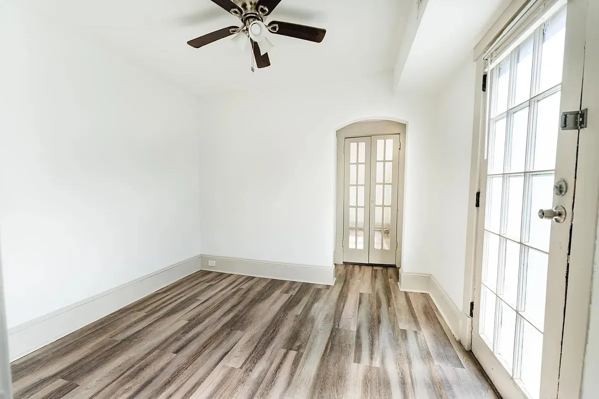 1 bed, 700 sqft, $1,300 — Photo 3
