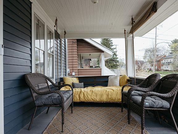 4th image of 442 Aqueduct St