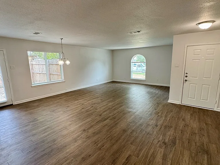 3003 Lemmontree Ln — Photo 5
