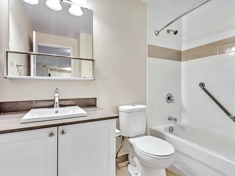 2750 Carousel Cres — Photo 4