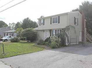 121 Wellspring Dr, Cranston, RI 02920