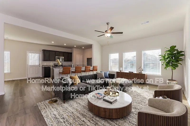 4 bed, 2.0 bath, 1500 sqft, $2,245 — Photo 2