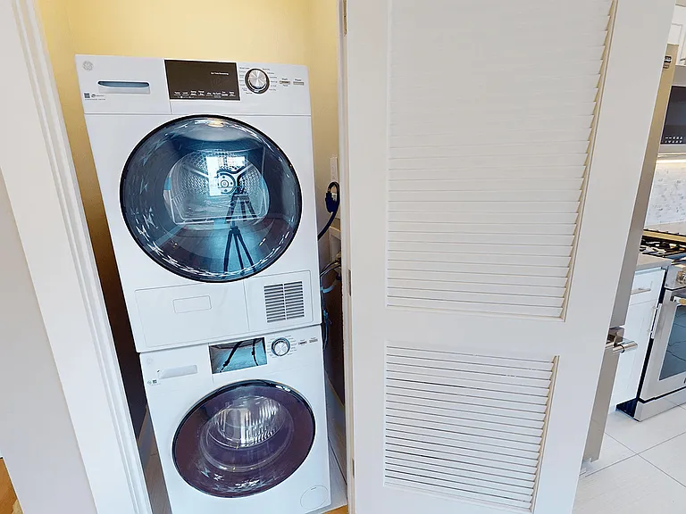 310 Greenwich St #20C — Photo 6
