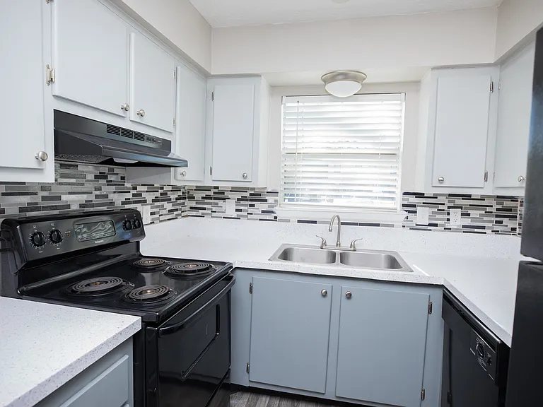 Oakview Landing Apartments — Photo 28