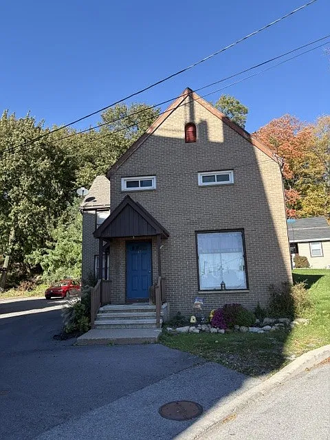 17 Moore Ave #3