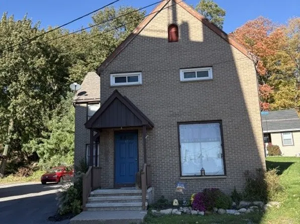 17 Moore Ave APT 3, Victor, NY 14564