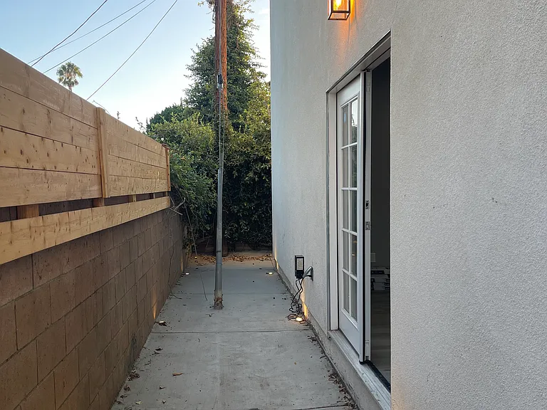 7911 Royer Ave — Photo 17