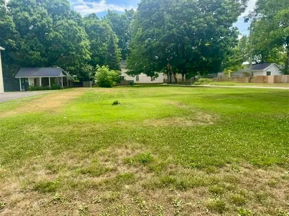 402 N Spruce St, Vicksburg, MI 49097