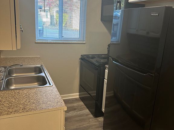 2nd image of 2301 Salvador St APT 2
