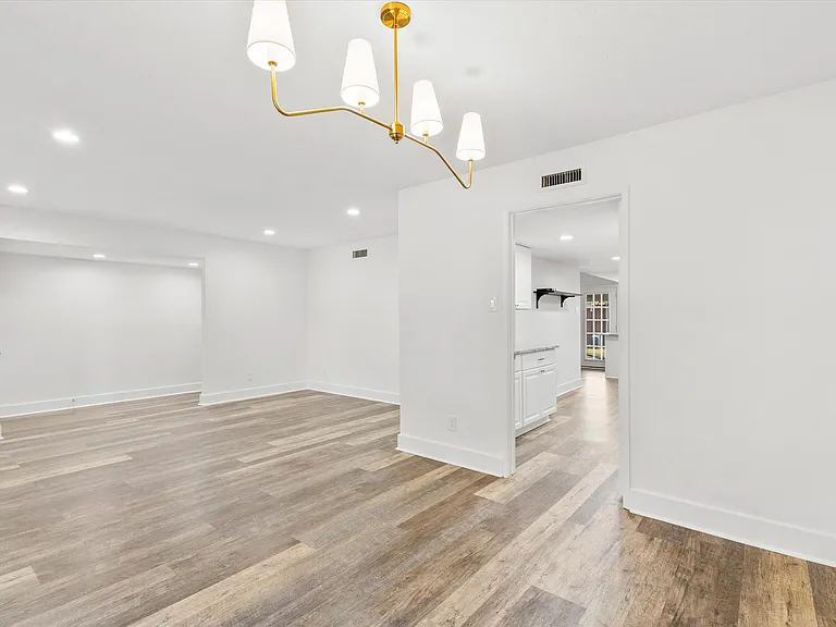 2814 Lindbergh Dr — Photo 9
