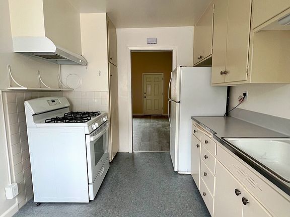 5th image of 813 Baden Ave #815
