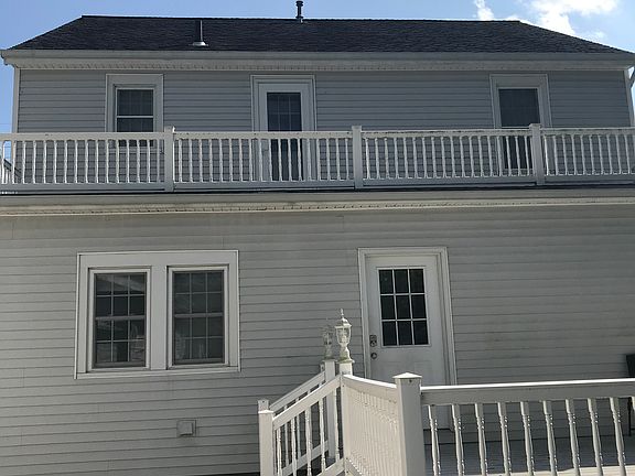 3rd image of 517 E 4th St #10