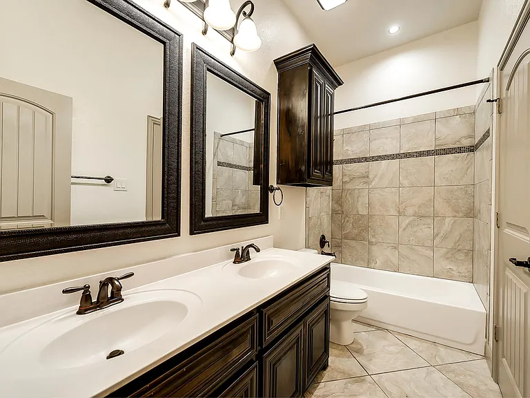 1025 Dunhill Ln — Photo 9