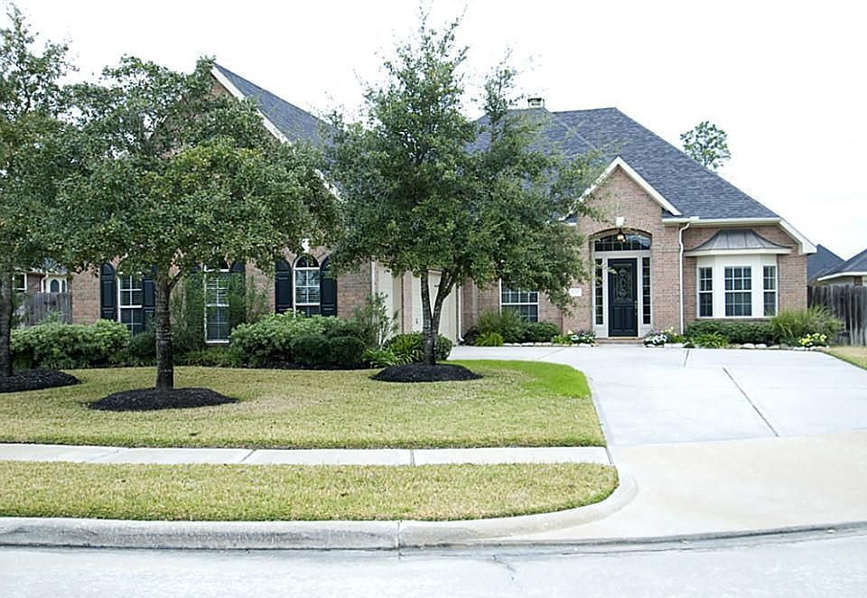 2nd image of 16010 Lockdale Ln