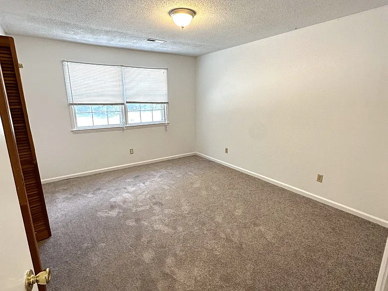 320 W Hampton Ave — Photo 8