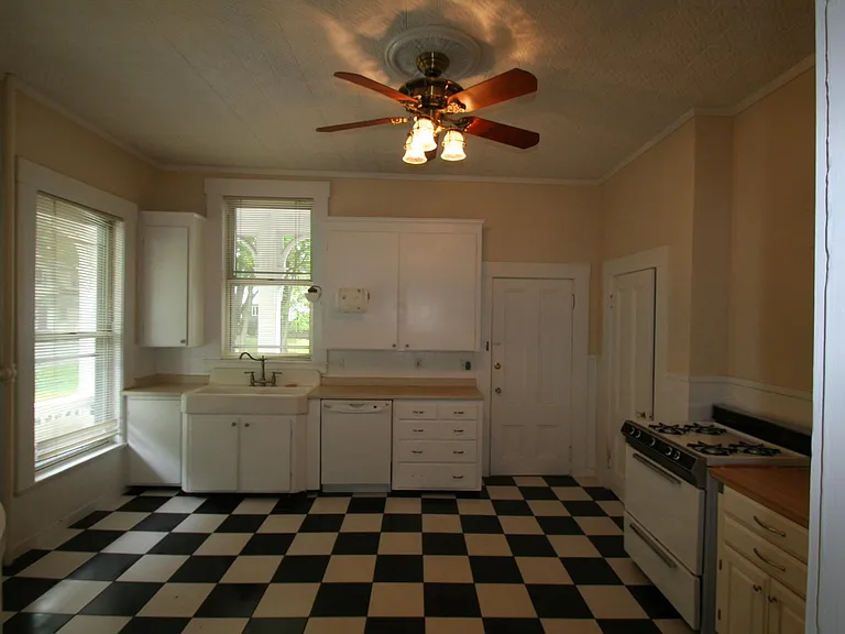 216 Lowell St #2 — Photo 3