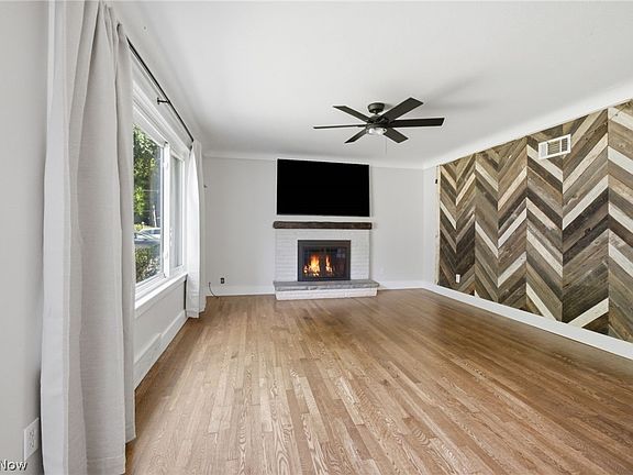 5th image of 6024 Louis Dr