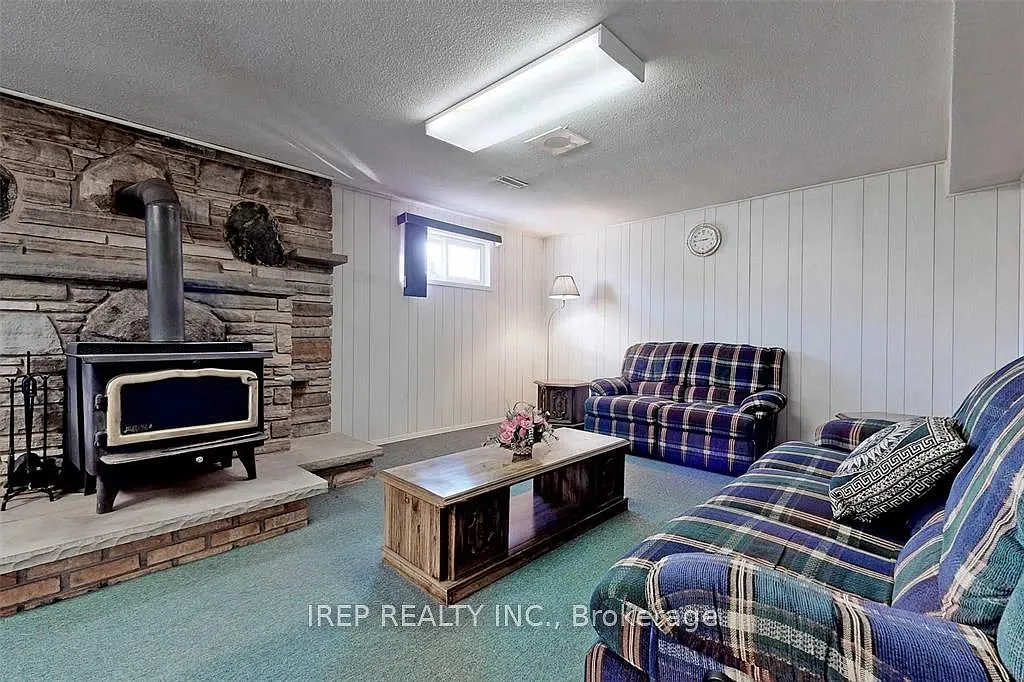 3 bed, $2,000 — Photo 3