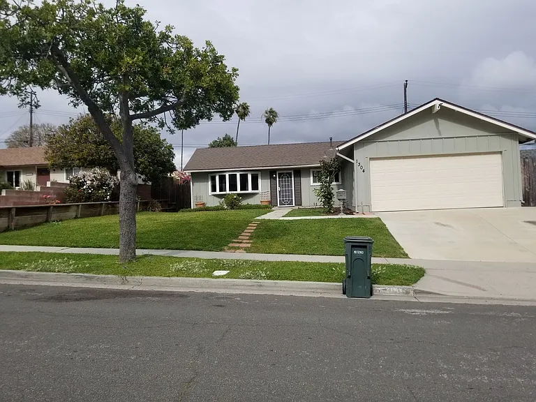 1304 Arrowhead Ave — Photo 1