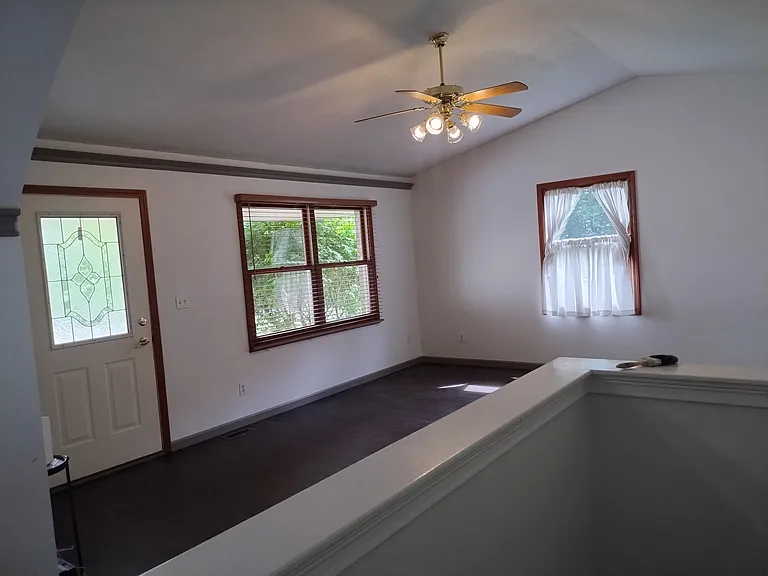 4683 Barrington Dr — Photo 4