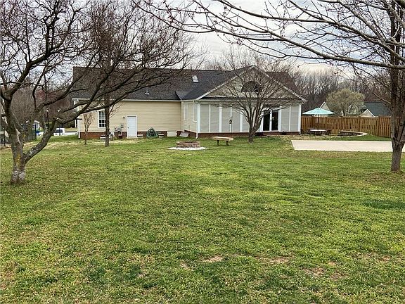 3rd image of 3928 Long Meadow Dr