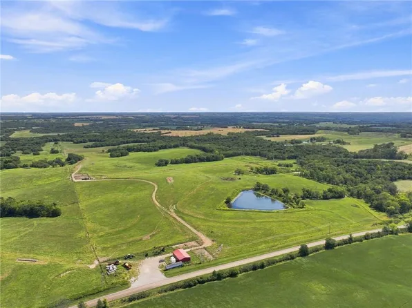 4 State Route D, Savannah, MO 64485