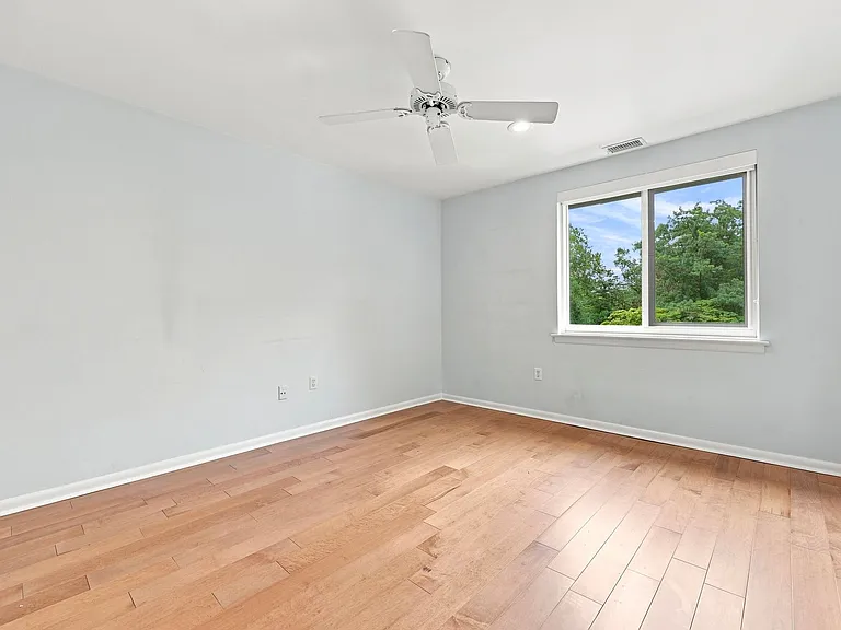 1640 Oakwood Dr #W305 — Photo 11