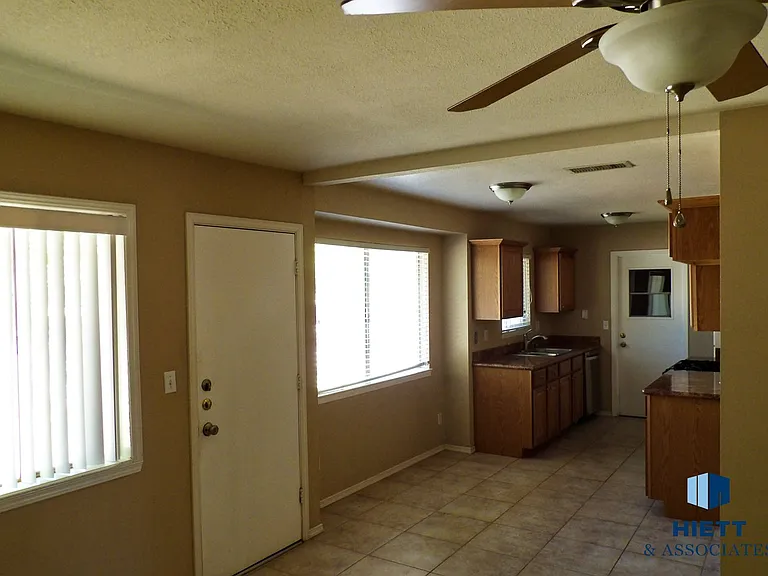 4624 Swan Dr — Photo 23