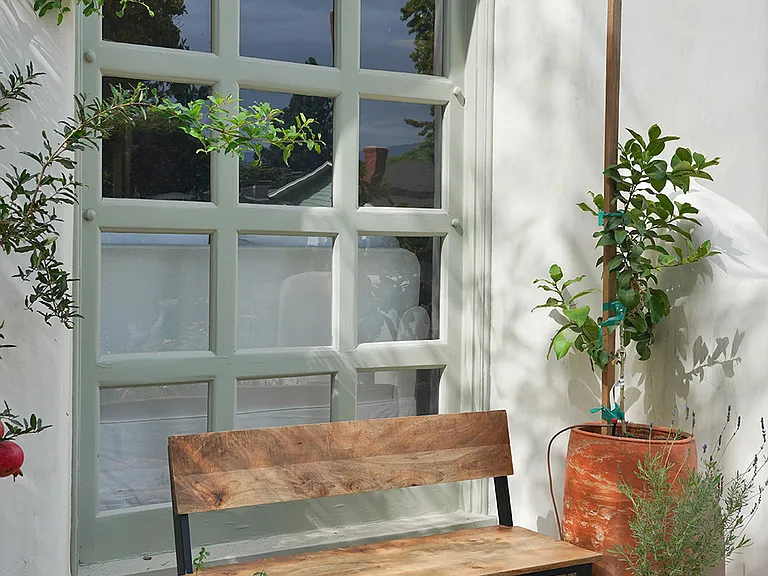 265 S Meridith Ave — Photo 3